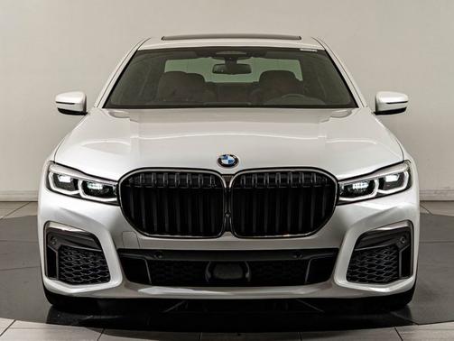 Mineral White Metallic 2022 BMW 750 750i xDrive