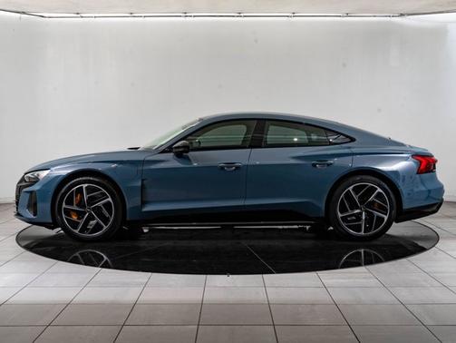 Kemora Gray Metallic 2022 Audi RS e-tron GT