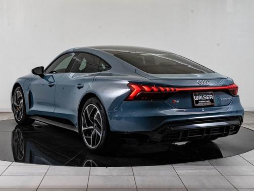 Kemora Gray Metallic 2022 Audi RS e-tron GT