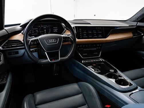 Kemora Gray Metallic 2022 Audi RS e-tron GT