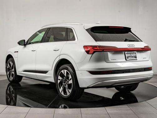 Glacier White 2022 Audi e-tron Premium Plus