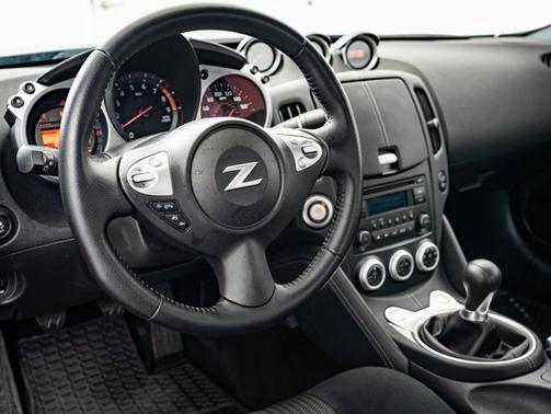 2017 Nissan 370Z Sport