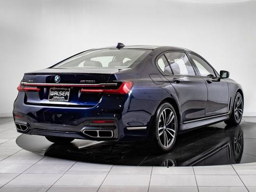 2022 BMW M760 M760i xDrive