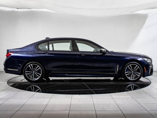 2022 BMW M760 M760i xDrive