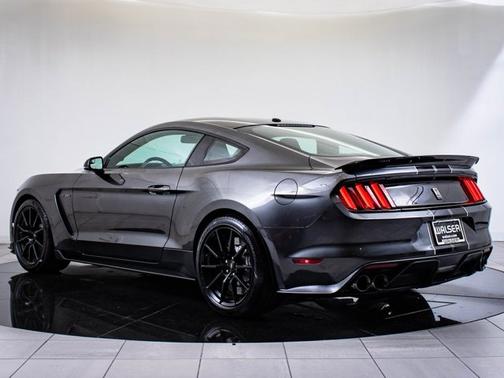 2017 Ford Shelby GT350 Base