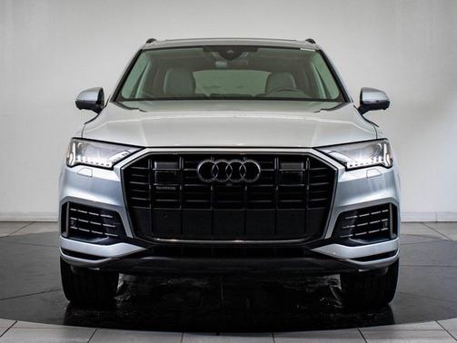 Satellite Silver 2024 Audi Q7 Premium Plus