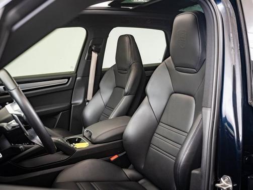 2023 Porsche Cayenne Platinum Edition