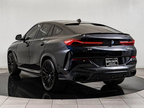 Carbon Black Metallic 2022 BMW X6 M50i