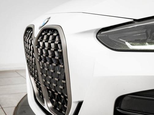 Mineral White Metallic 2023 BMW M440 M440i xDrive