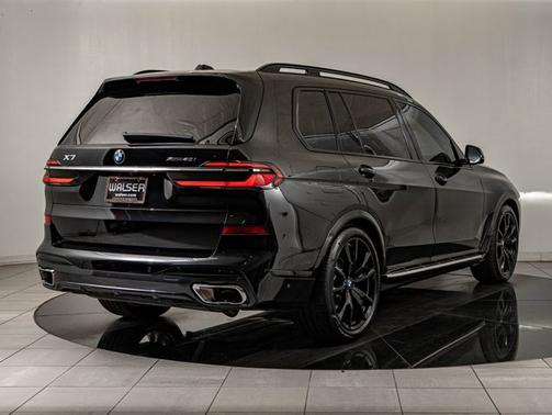 Black Sapphire Metallic 2025 BMW X7 xDrive40i