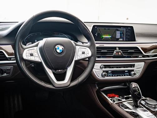 2020 BMW 740 740i