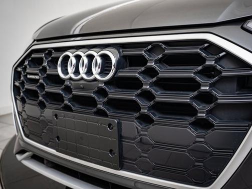 2022 Audi Q5 S line Premium Plus