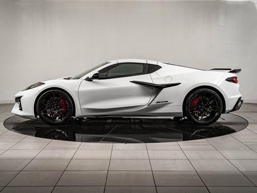 Arctic White 2023 Chevrolet Corvette 3LZ