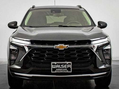 Mosaic Black Metallic 2024 Chevrolet Trax LT