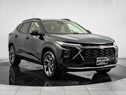 Mosaic Black Metallic 2024 Chevrolet Trax LT