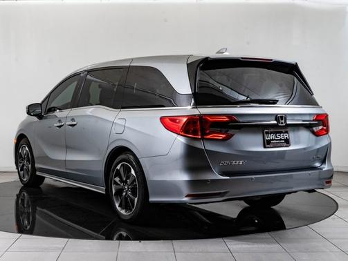 Lunar Silver Metallic 2024 Honda Odyssey Elite