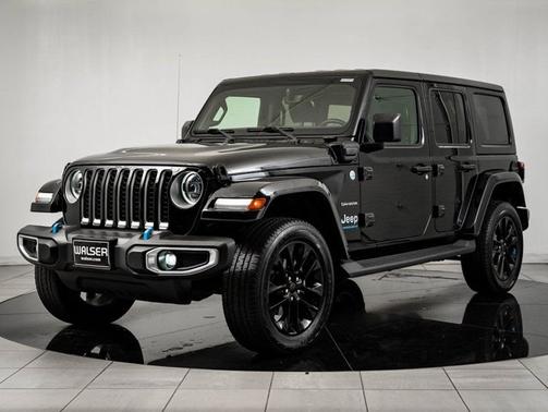 Black Clearcoat 2023 Jeep Wrangler Sahara