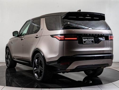 Lantau Bronze Metallic 2023 Land Rover Discovery HSE R-Dynamic