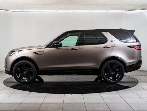Lantau Bronze Metallic 2023 Land Rover Discovery HSE R-Dynamic