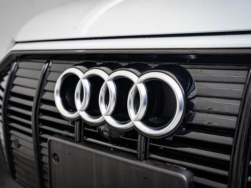 2022 Audi e-tron Premium