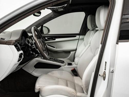 White 2016 Porsche Macan Turbo