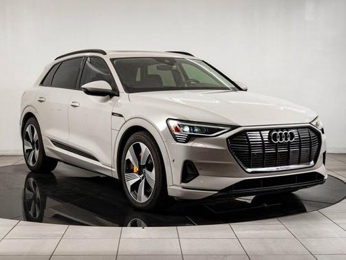 2022 Audi e-tron Premium Plus