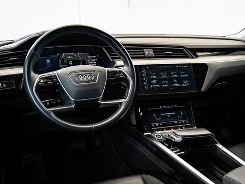 2022 Audi e-tron Premium Plus