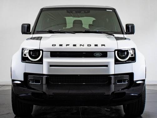 2022 Land Rover Defender V8