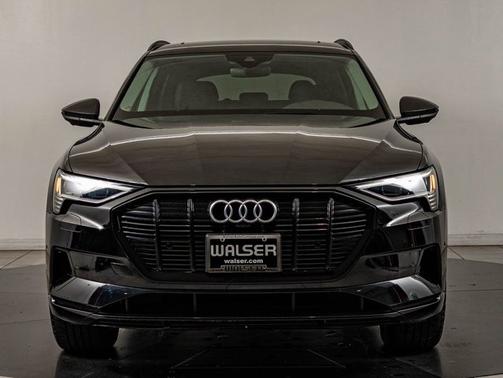 Mythos Black Metallic 2021 Audi e-tron Premium