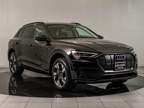 Mythos Black Metallic 2021 Audi e-tron Premium