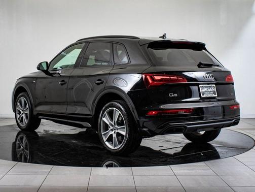 Mythos Black Metallic 2025 Audi Q5 S line Premium