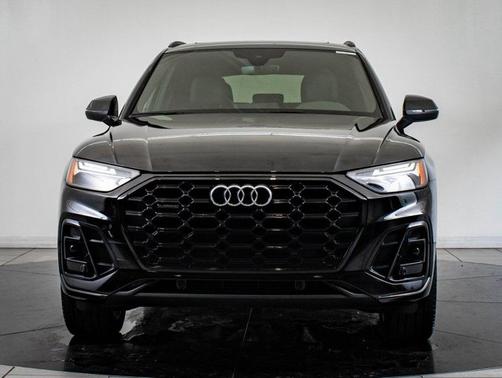 Mythos Black Metallic 2025 Audi Q5 S line Premium