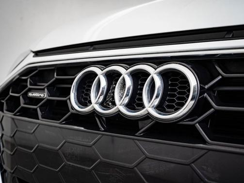 2023 Audi A4 S line Premium