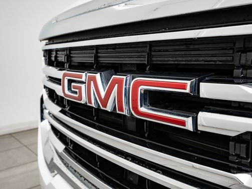 White Frost Tricoat 2020 GMC Acadia SLT