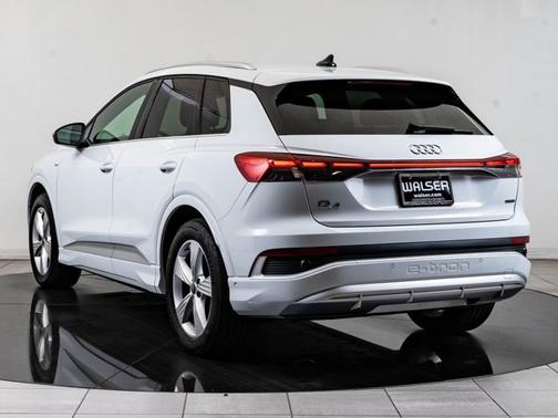 Glacier White Metallic 2024 Audi Q4 e-tron Prestige
