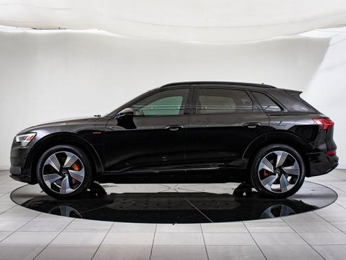 2022 Audi e-tron Premium Plus
