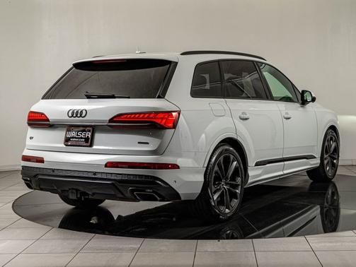 Glacier White Metallic 2025 Audi Q7 Premium Plus