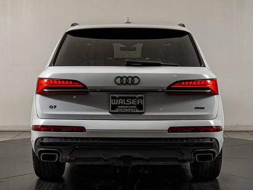 Glacier White Metallic 2025 Audi Q7 Premium Plus