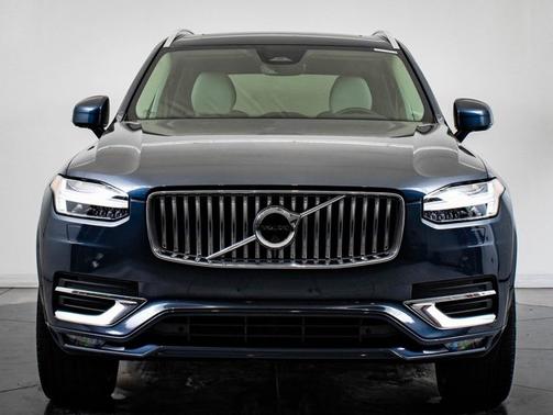 2023 Volvo XC90 Plus