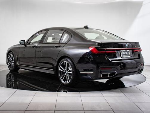 2022 BMW M760 M760i xDrive