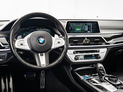 2022 BMW M760 M760i xDrive