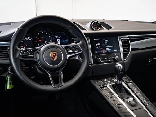 2017 Porsche Macan 