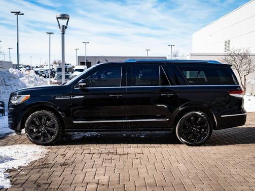 Infinite Black Metallic Clearcoat 2023 Lincoln Navigator L Reserve