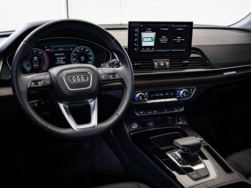 Brilliant Black 2025 Audi Q5 Premium