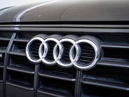 Brilliant Black 2025 Audi Q5 Premium