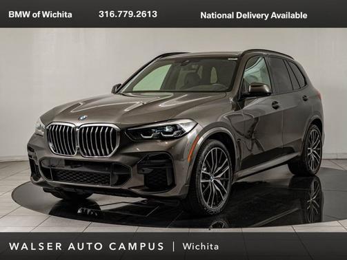 Manhattan Green Metallic 2023 BMW X5 xDrive40i