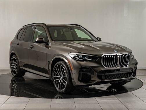 Manhattan Green Metallic 2023 BMW X5 xDrive40i