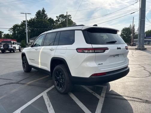 2025 Jeep Grand Cherokee L Laredo