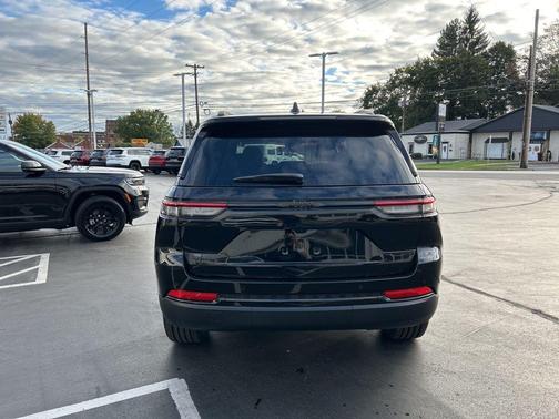 2025 Jeep Grand Cherokee Laredo