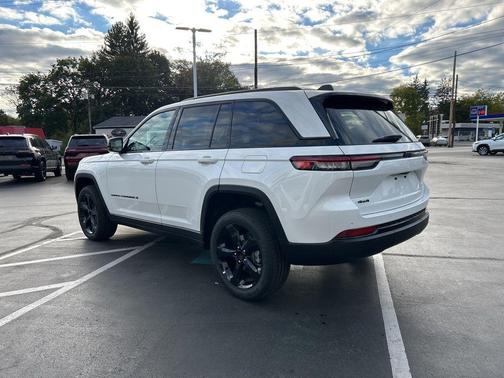 2025 Jeep Grand Cherokee Laredo